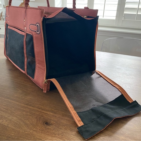 Amazing high quality pet carrier designer and luxury look. Gorgeous Cognac brown - Picture 13 of 17